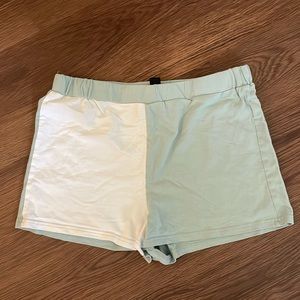 SHEIN real and white shorts size large